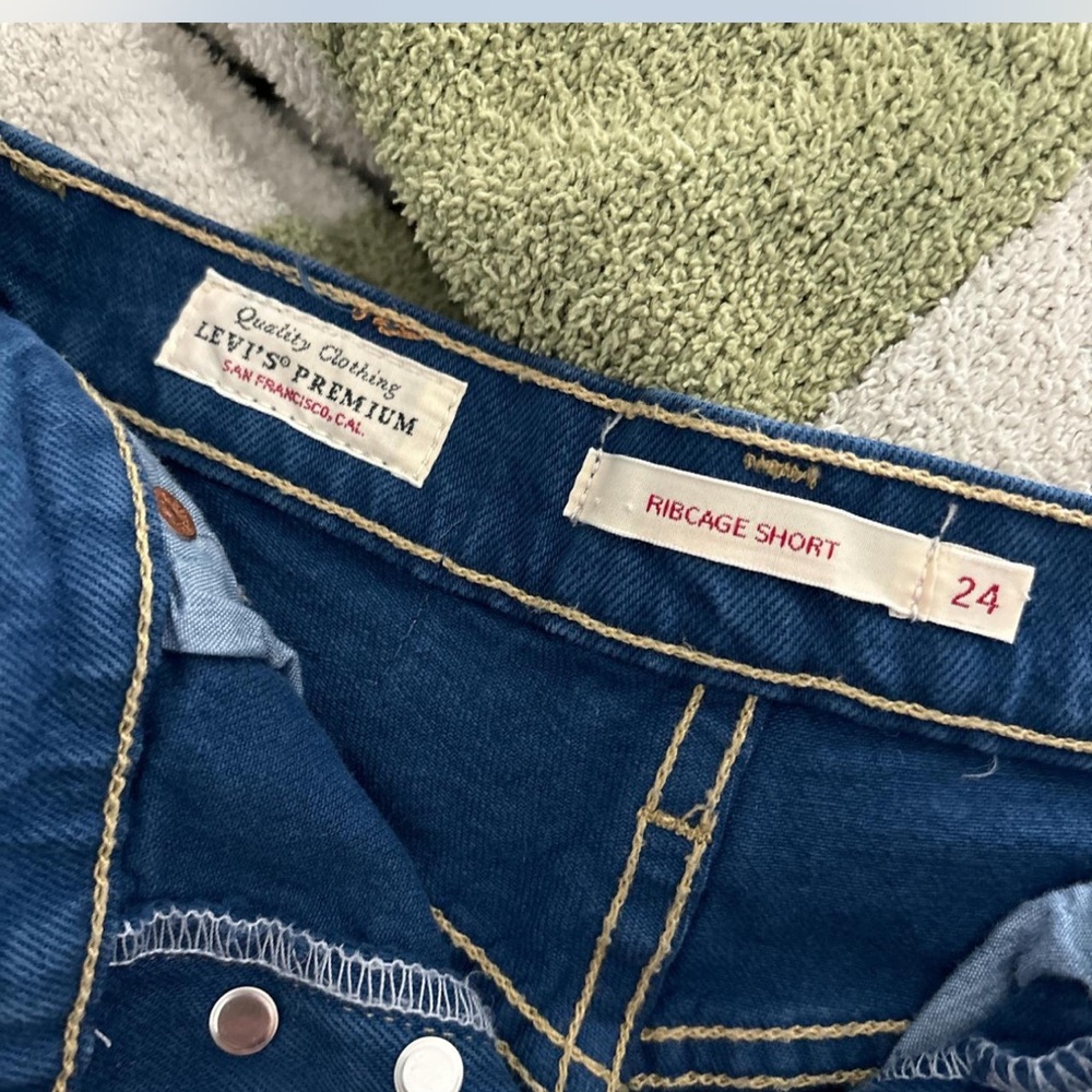 Levi’s Ribcage shorts 💙 - Picture 2 of 3